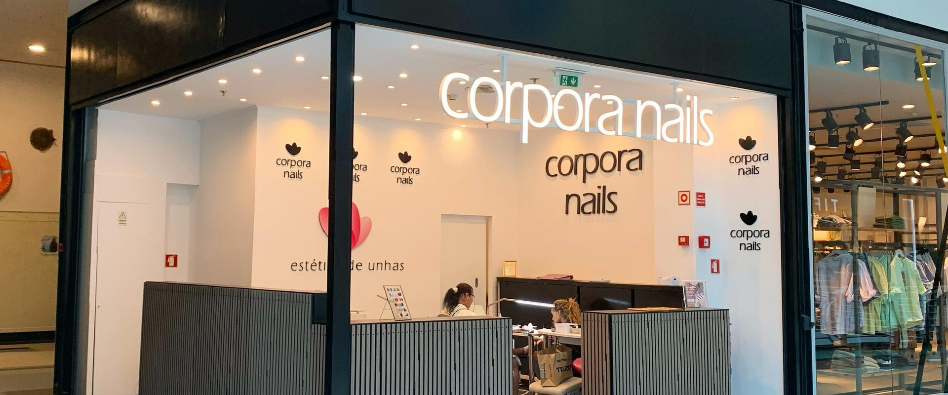 Corpora Nails