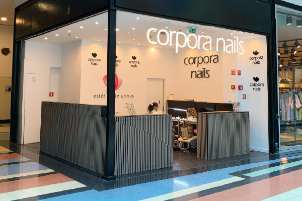 Corpora Nails